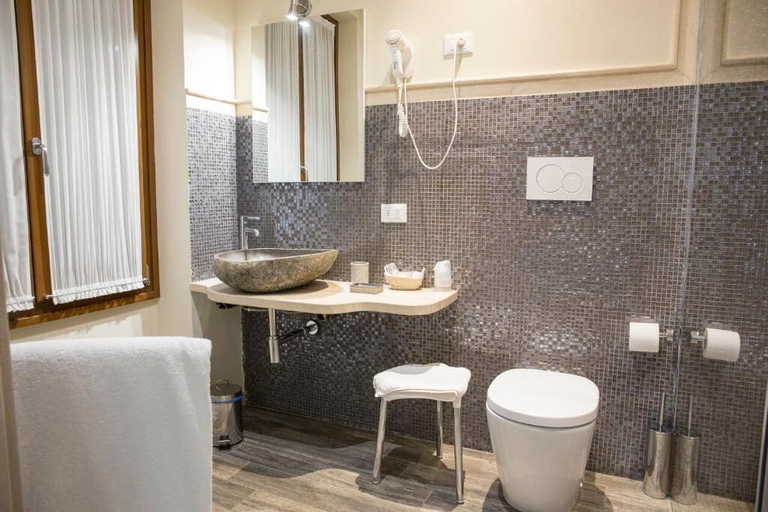 Bathroom 5, Hotel al Castello, Verona
