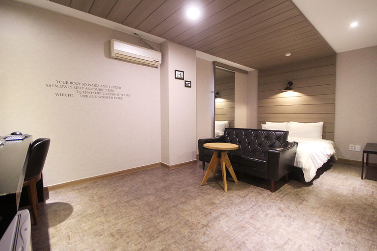 Others 4, Paradise Hotel, Gunsan