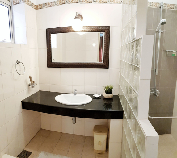 Bathroom, Halahouse Colombo, Thimbirigasyaya