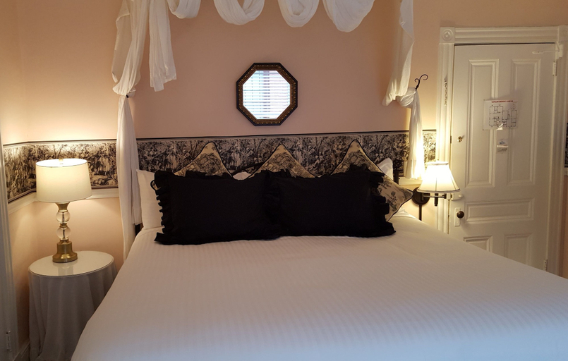 Bedroom 5, Cleveland House, Newport