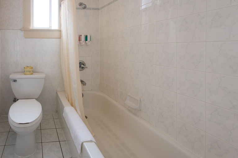 Bathroom 4, Union Square Plaza Hotel, San Francisco