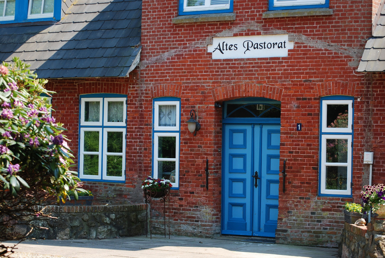 Exterior & Views 2, Hotel - Pension ALTES PASTORAT, Nordfriesland