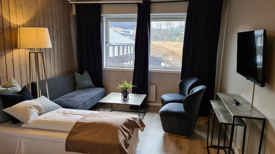 Bedroom 3, Skinnarbu, Tinn