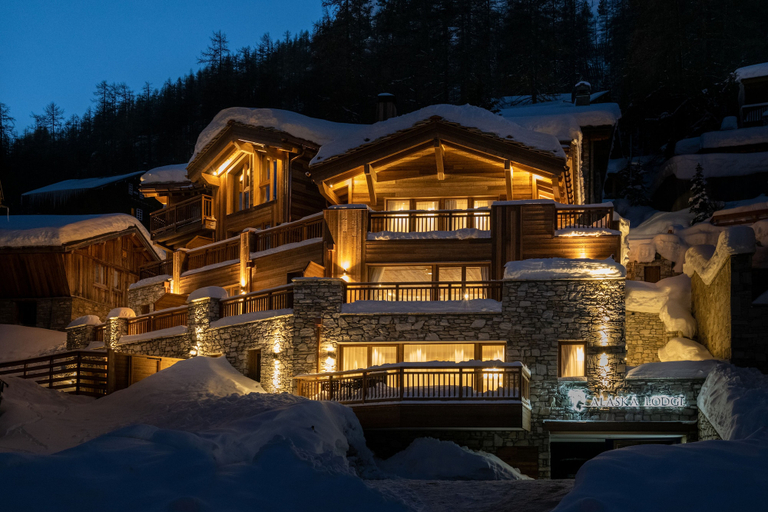 Exterior & Views