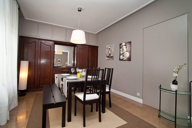 Others 3, Cute & Spacious Eixample Apartment, Barcelona