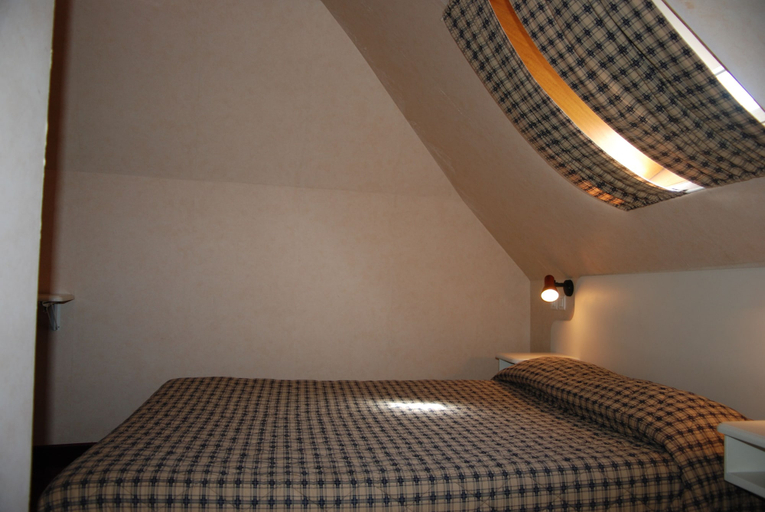 Bedroom 3, Hotel de France, Manche