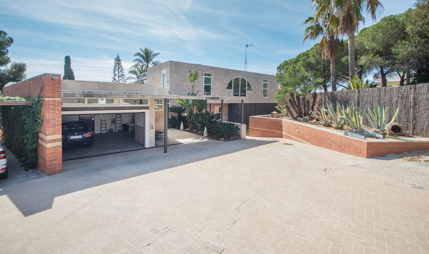 Exterior & Views 2, Luxury Beachfront Villa in Tarragona TH 63, Tarragona