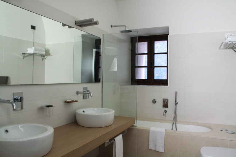 Bathroom 4, Hotel Cavour et des Officiers, Aosta