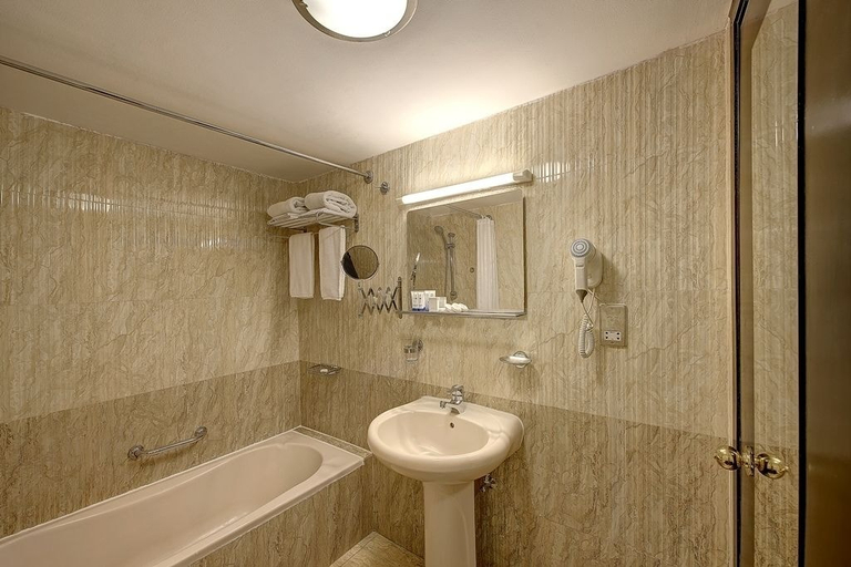 Bathroom 5, Palm Beach Hotel, Dubai