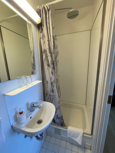 Bathroom 4, Guesthouse Sunna, Reykjavík
