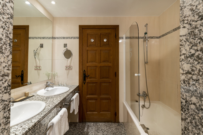 Bathroom 4, Parador De Vilalba, Lugo