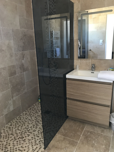 Bathroom 5, Le Devem de Mirapier, Bouches-du-Rhône