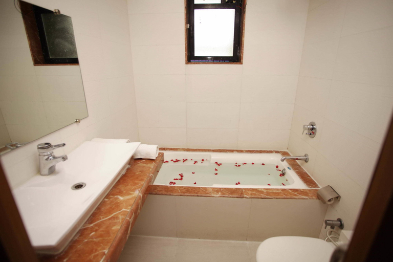 Bathroom 5, The Caliph Hotel, Mumbai Suburban
