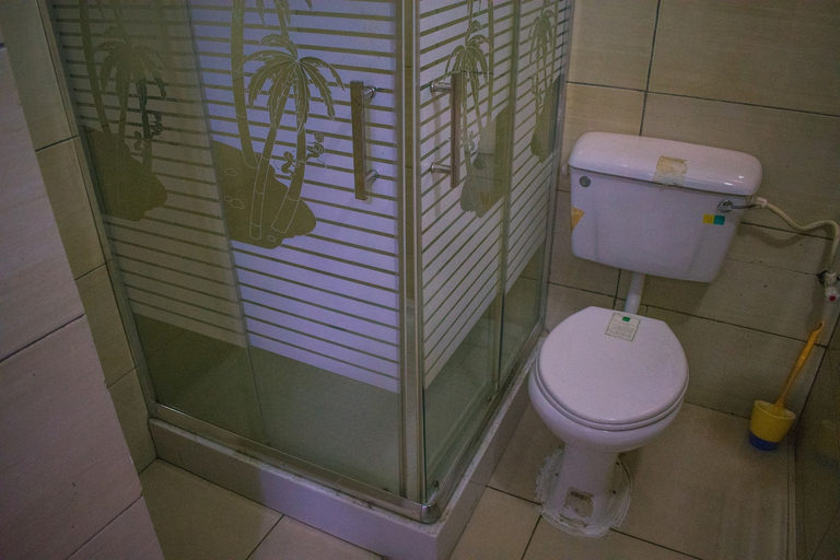 Bathroom 3, Dbi Guest House, Mushin