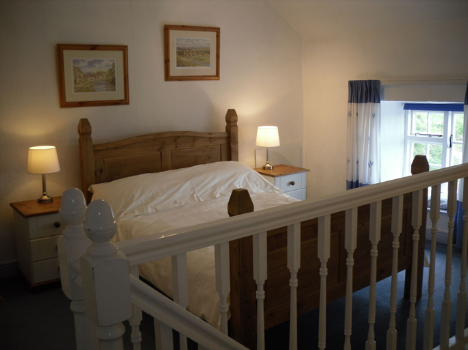 Bedroom, Cottage Sleeps3-fireplace-balcony-garden-mountain, North Yorkshire