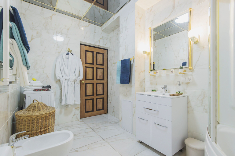 Bathroom 4, GMApartments 4 rooms with mansard on Tverskaya, Northern