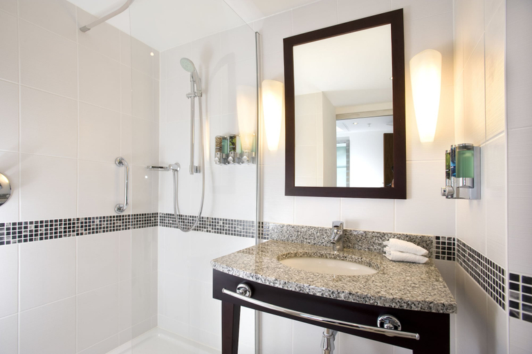Bathroom 4, Hampton by Hilton Liverpool City Center, Sefton