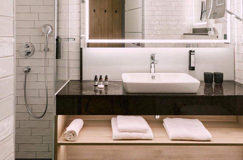 Bathroom 10