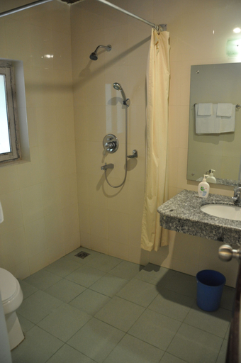 Bathroom 3, Safari Narayani Hotel- All Inclusive, Narayani