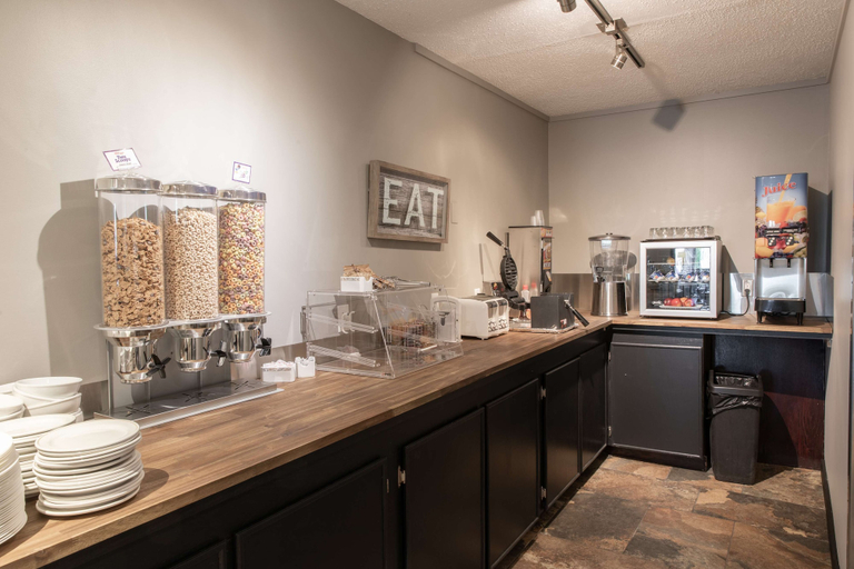 Food & Drinks 5, SureStay by Best Western Castlegar, Central Kootenay