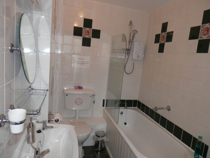 Bathroom 4, East Hook Farm & Country House, Pembrokeshire