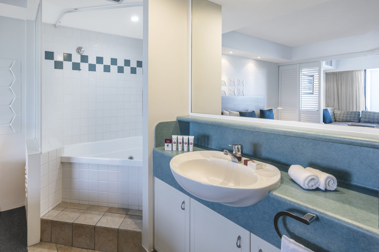 Bathroom 5, Ramada Resort by Wyndham Golden Beach, Caloundra - Caloundra S.