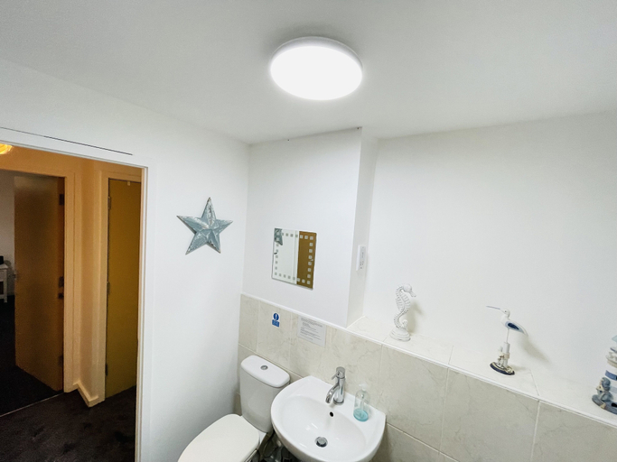 Bathroom 3, Grand Central Littleover Deluxe, Derby