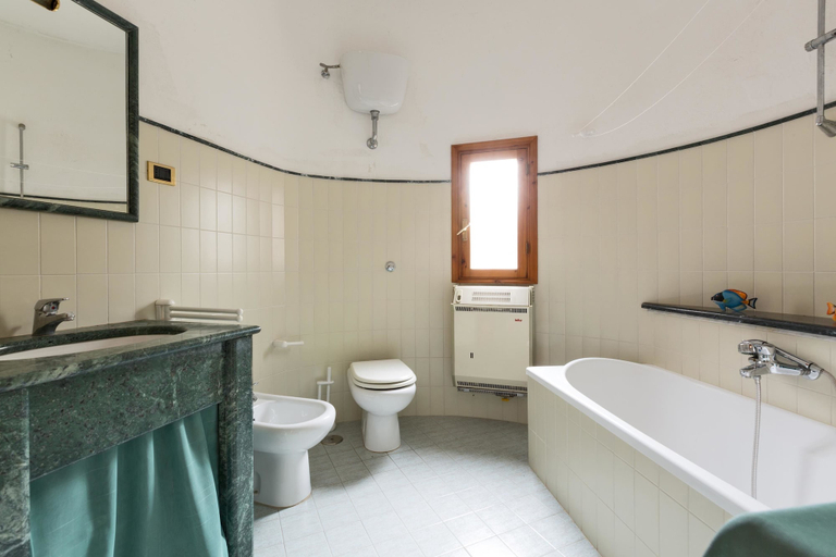 Bathroom 4, Trulli Serralta, Bari