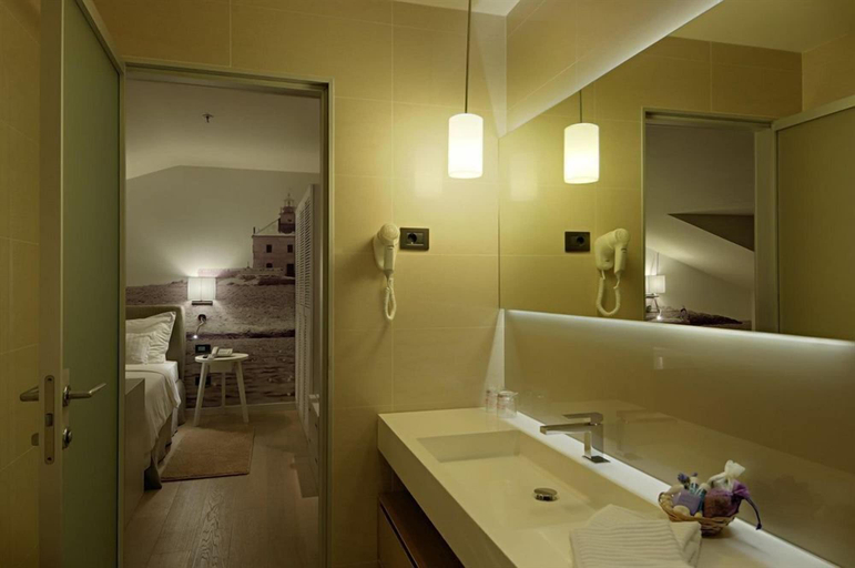 Bathroom 5, Hotel Osejava, Makarska