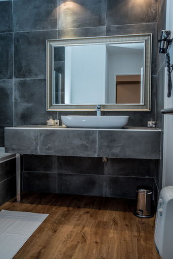 Bathroom 5, Le Clos Du soleil, Bouches-du-Rhône