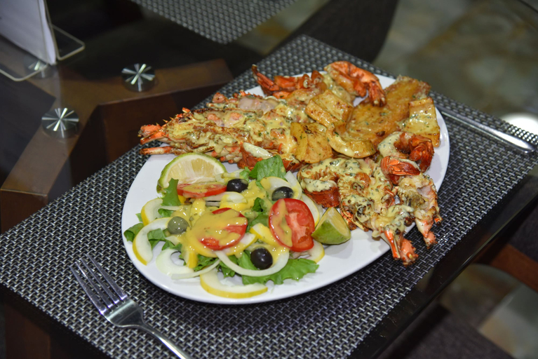 Food & Drinks 5, Silicon Lodge, Accra