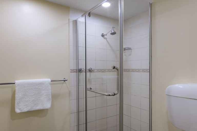 Bathroom 5, Adelaide Granada Motor Inn, Adelaide