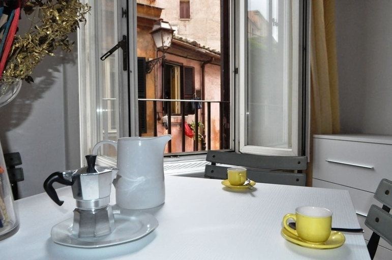 In-room dining, Flatinrome Trastevere 9, Rome