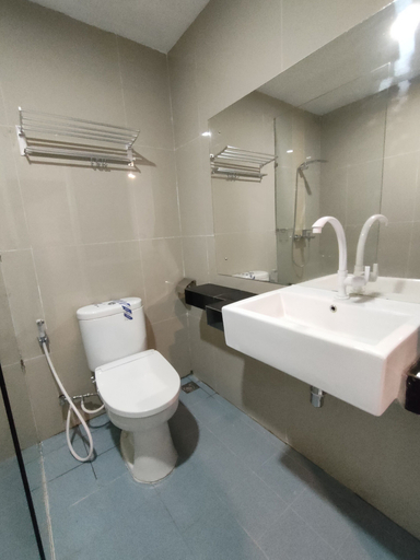 Bathroom, Golden Ganesha Hotel Yogyakarta by Ecommerceloka, Bantul