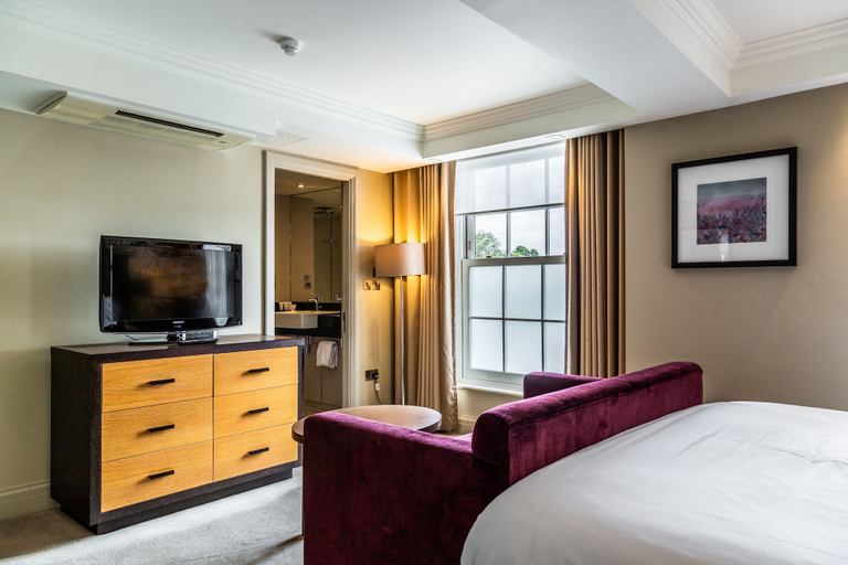 Bedroom 4, The Lensbury Resort, London