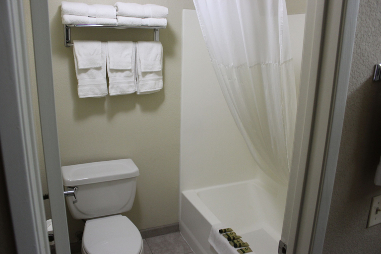 Bathroom 5, Cajon Pass Inn, San Bernardino