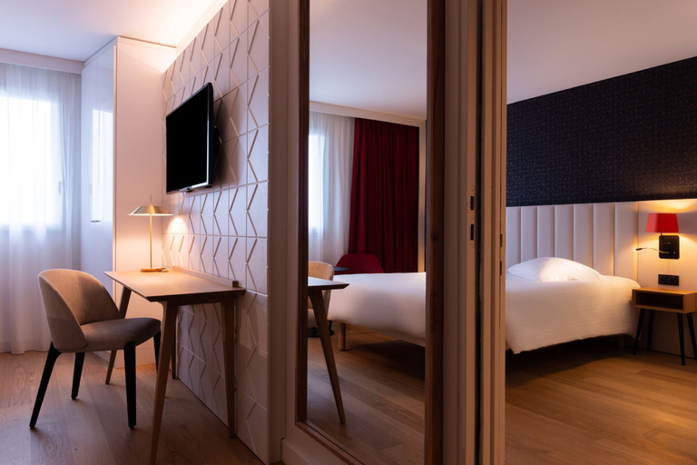 Bedroom 2, Hôtel l'Amirauté, Finistère
