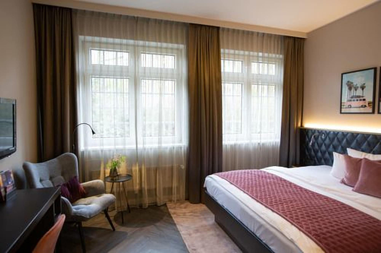Bedroom 4, Boutique Hotel Poppenbütteler Hof, Hamburg