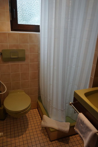 Bathroom 3, As-Salam Aparthotel, Hochtaunuskreis