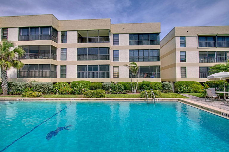 Exterior & Views 2, Kings Crown 111, Lee