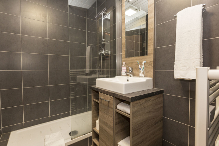 Bathroom 3, Odalys Residence Front de Neige, Haute-Savoie