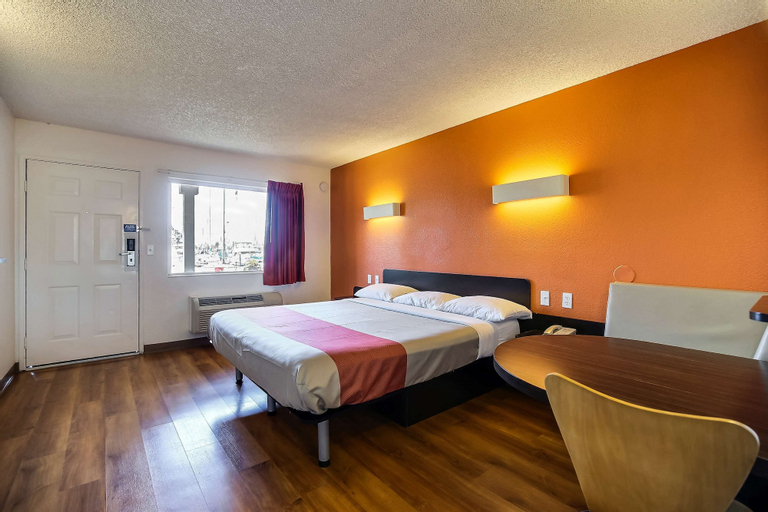 Bedroom 4, Motel 6 Oakland, CA - Embarcadero, Alameda