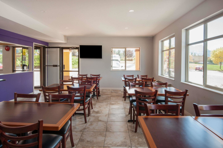 Food & Drinks 5, Super 8 by Wyndham Salmon Arm, Columbia-Shuswap