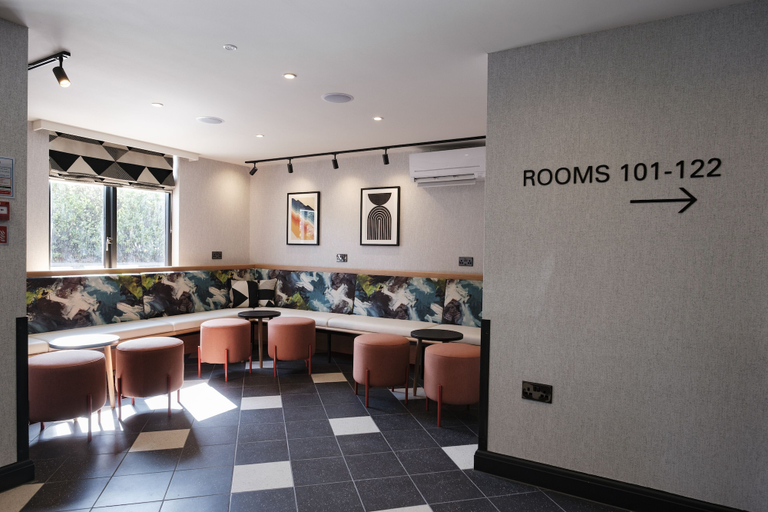 Food & Drinks 5, The Fox & Goose Hotel, London