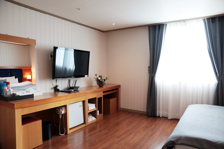 Bedroom 4, La Belle Hotel In Tongyeong, Tongyeong