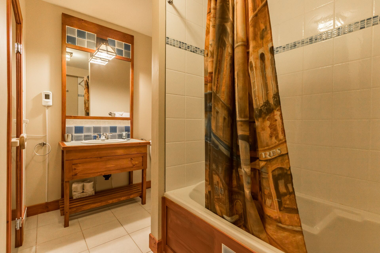 Bathroom 3, Tremblant-Les-Eaux – RVMT, Les Laurentides