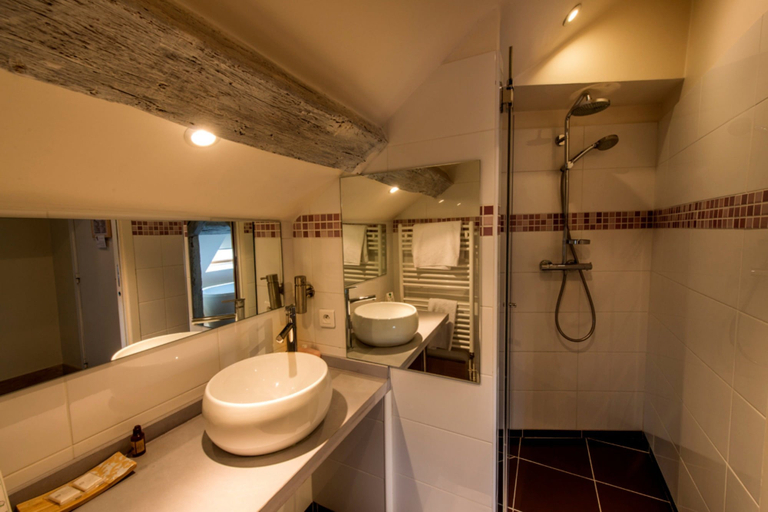 Bathroom 3, Hôtel Le Parc, Yvelines