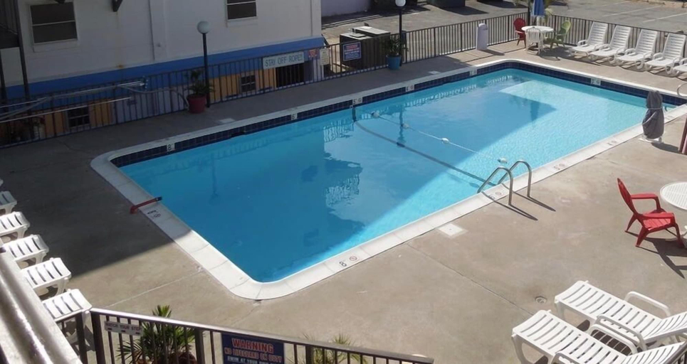 Sport & Beauty 4, Rideau Oceanfront Motel, Worcester