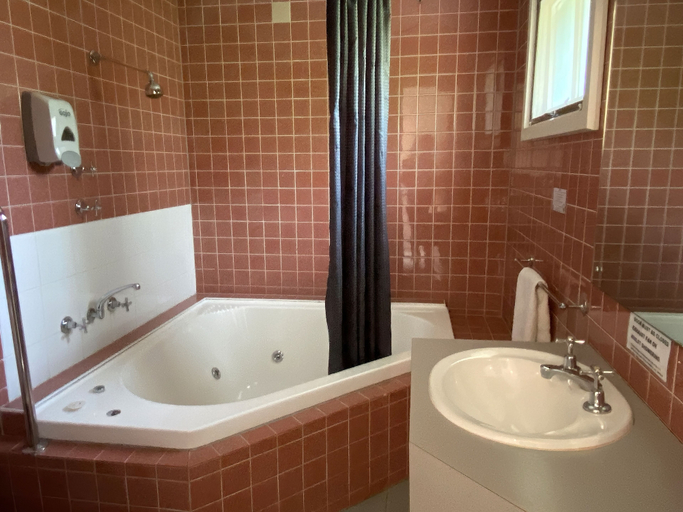 Bathroom 4, Hahndorf Old Mill Motel, Adelaide
