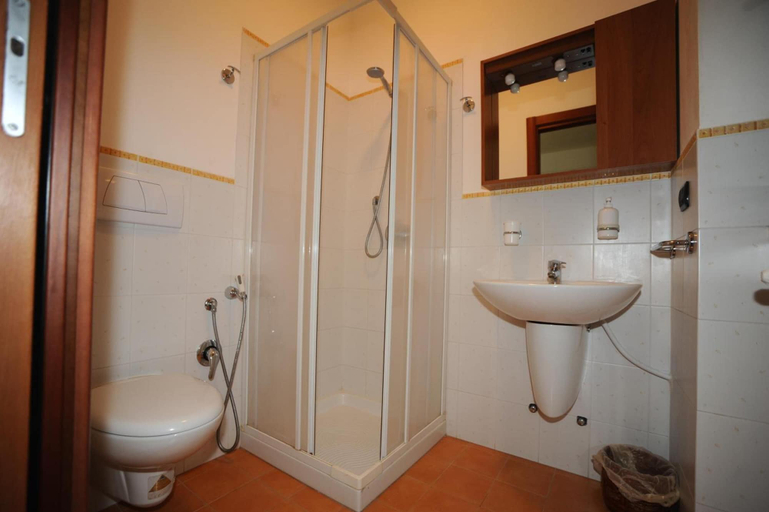 Bathroom 4, L'antico Trullo, Brindisi